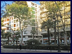 Carrer de Guillem de Castro is the name of the ring road when it passes Barrio del Carmen